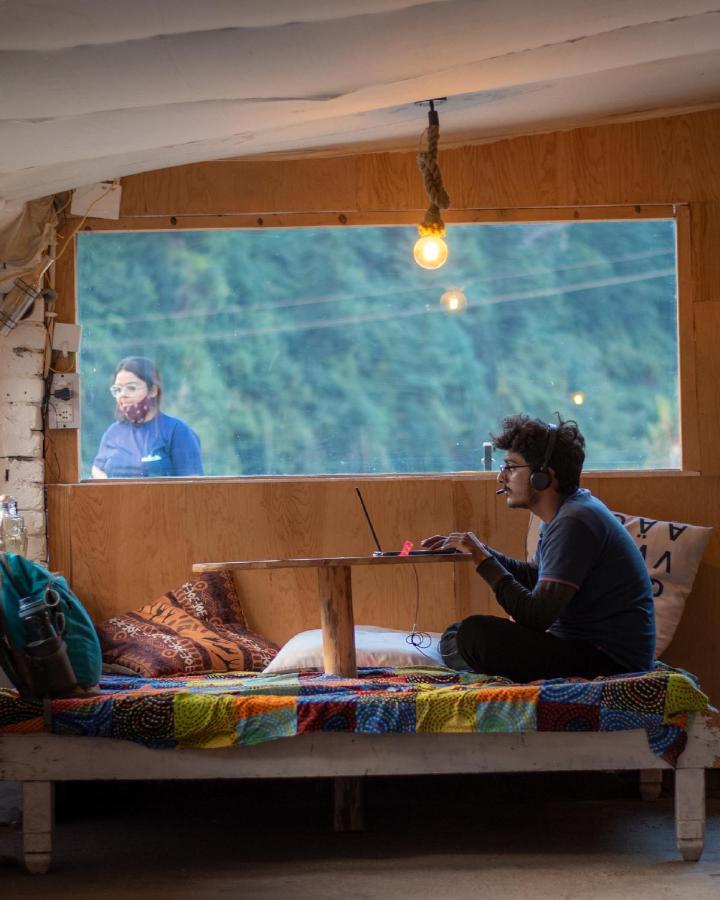 Young Monk Hostel & Cafe Old Manali المظهر الخارجي الصورة
